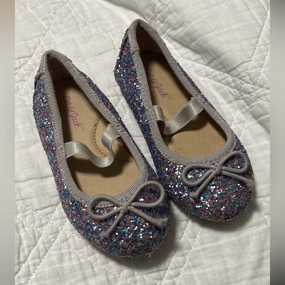 Cat & Jack Girls’ Shoes Size 5 (Glittery)